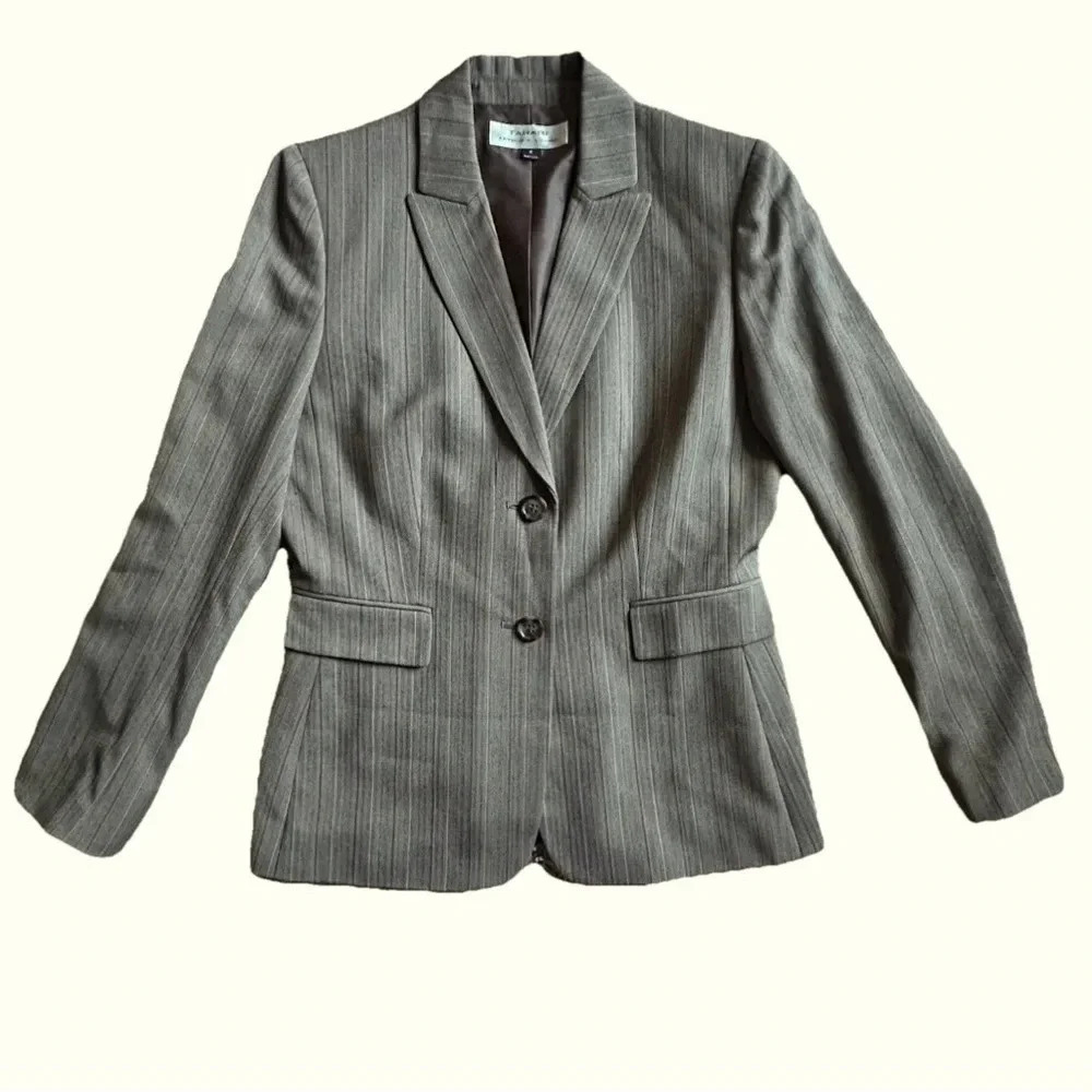 Tahari Arthur Levine Women Size 8
Beige Pinstripe Two Button Blazer
Jacket